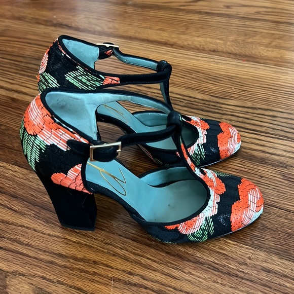 Anthropologie Paola d’Arcano T strap pumps with abstract floral pattern - Picture 6 of 7